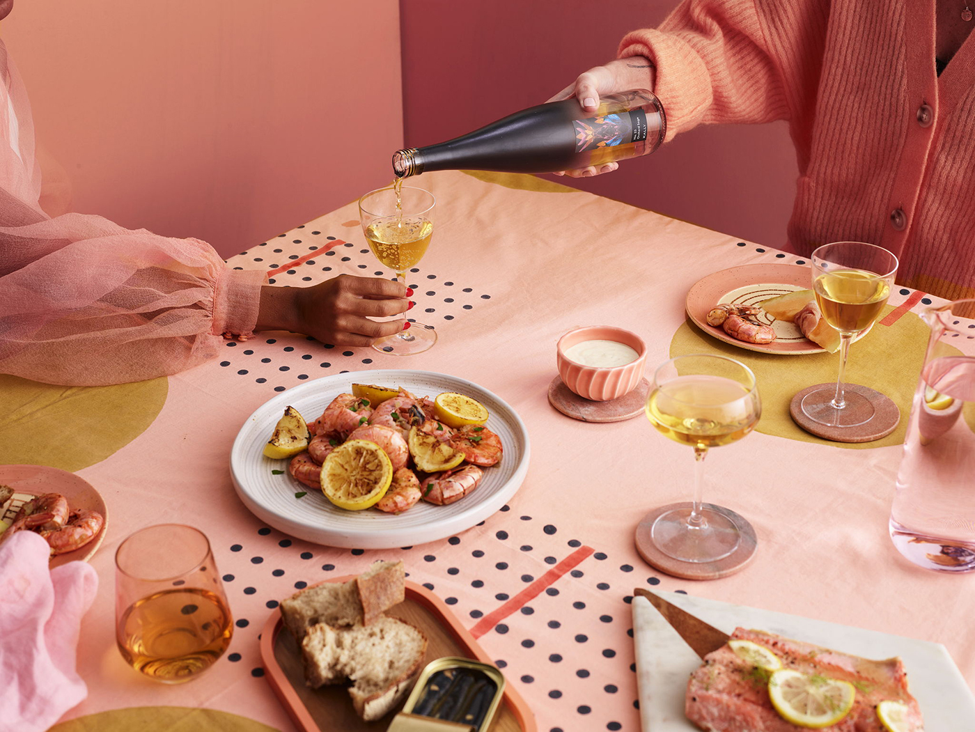 非酒精品牌 Kally 突出萬花筒的創(chuàng)新品牌包裝設(shè)計
