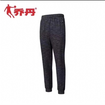 江楓服裝擁有全國(guó)**全的服裝尾貨貨源