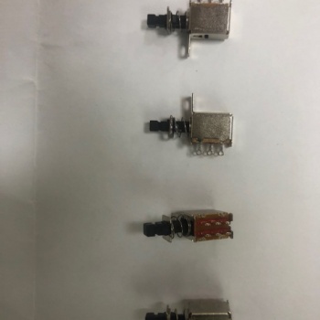 廠家供應(yīng)優(yōu)質(zhì)按鍵開關(guān)型號PS-22F28量大從優(yōu)