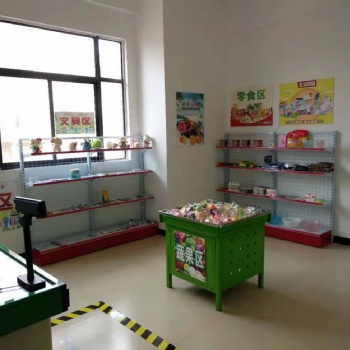 深圳市星河教學特殊教育學校情景模擬教室：模擬銀行；模擬超市；模擬餐廳；模擬道路交通