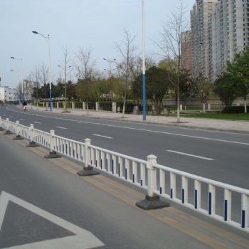 廣東汕尾,鋅鋼護欄鐵路護欄,鐵路護欄生產(chǎn)廠,出口桃型柱護欄