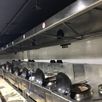 成都大型專業(yè)酒店學(xué)校食堂廚房油煙機清洗